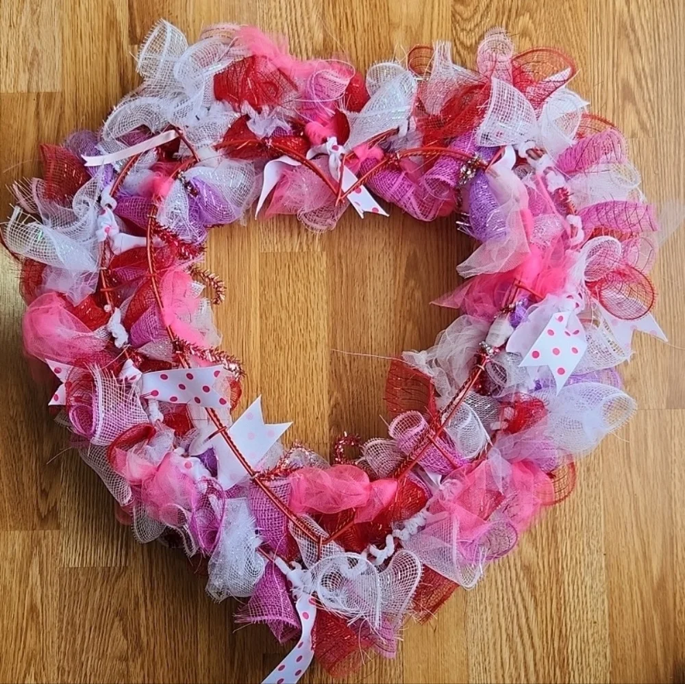Valentine’s Day Heart Shaped Decorative Mesh Front Door Wreath/Wall Hang…